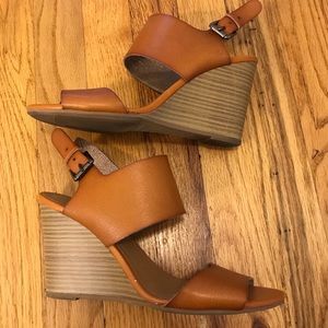 Old Navy Tan Wedges